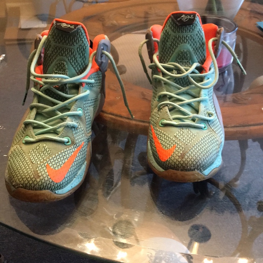 Lebron 12 - Picture 3 of 4